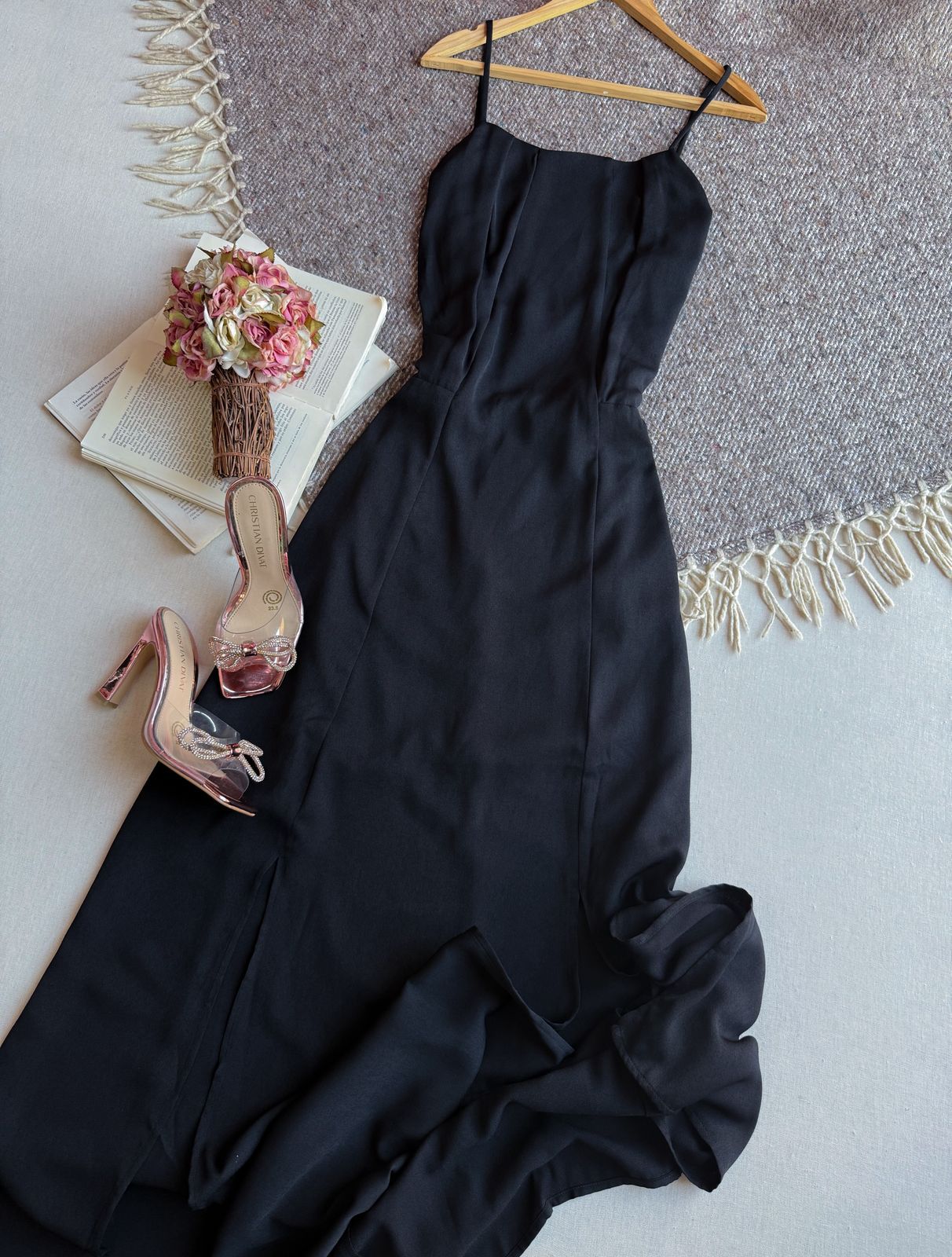 Vestido Negro de la marca Importación Premium talla Largo con manga Tirantes