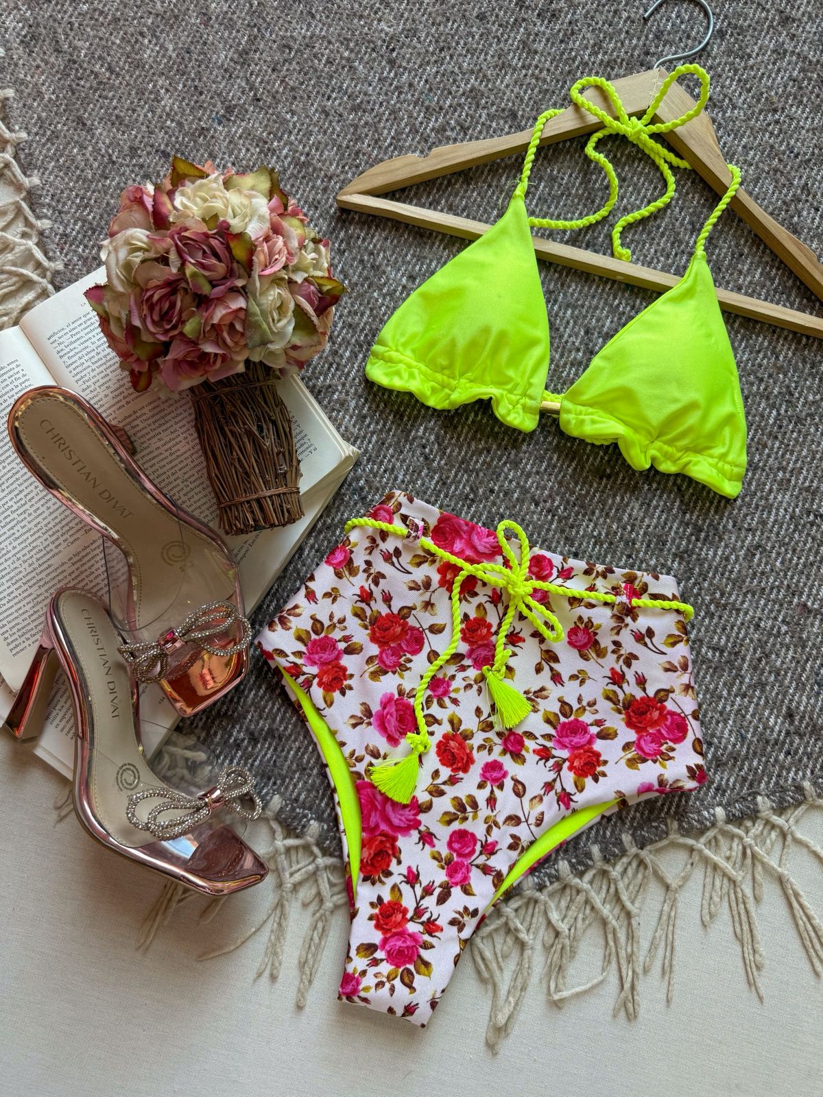 Traje de Baño Amarillo de la marca Importación Premium talla Corto con manga Tirantes