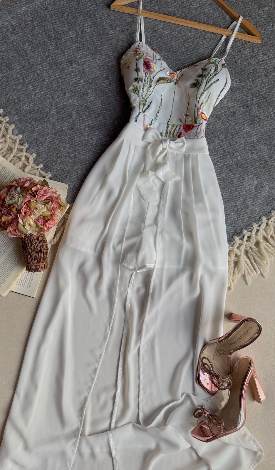 Playsuit Blanco Luxmi Largo Tirantes Con Bordado En Pecho