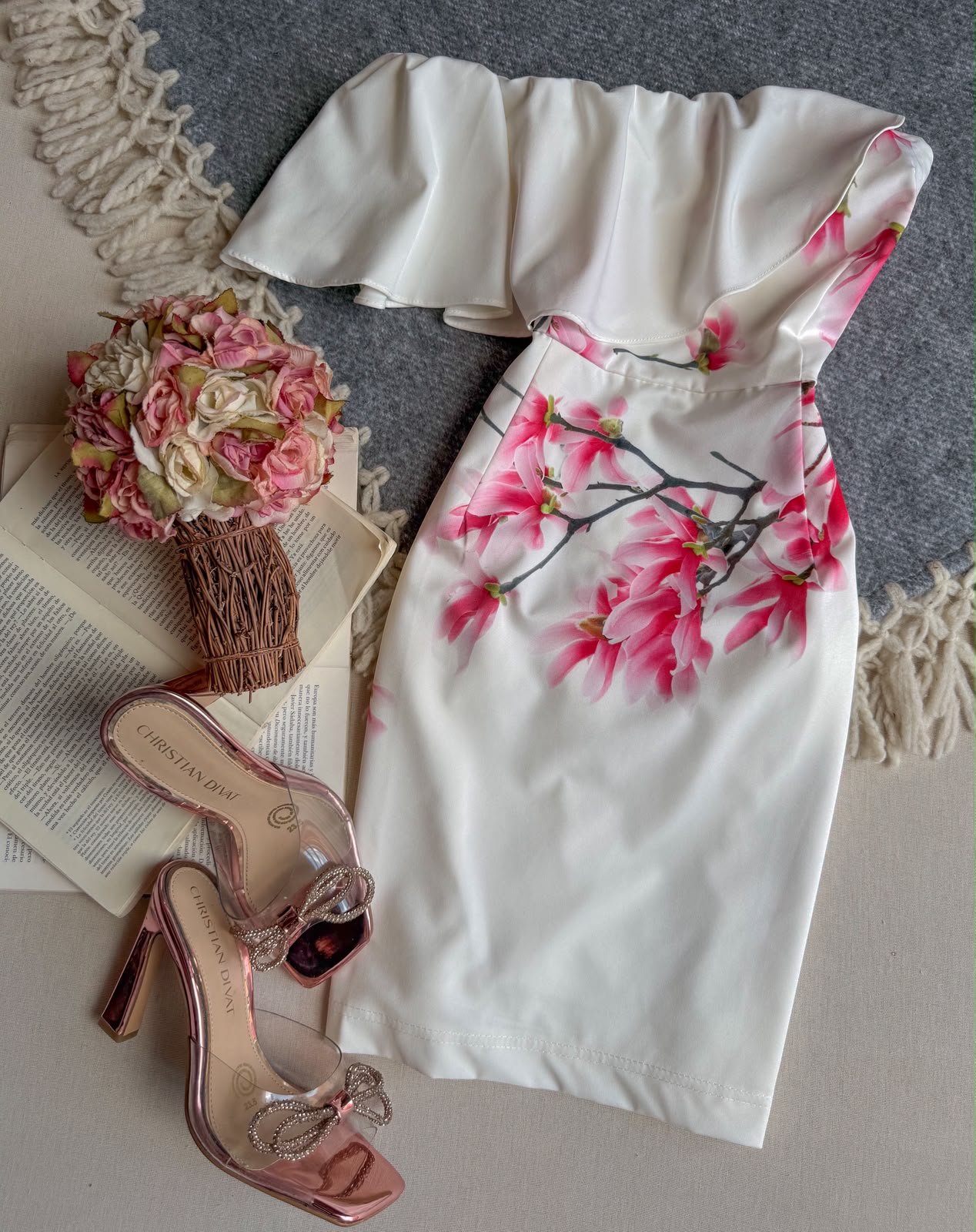 Vestido Blanco Luxmi Corto Unimanga Campesino Con Flores Rosas
