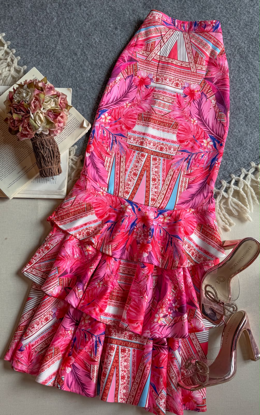 Falda Rosa Luxmi Largo De Capas Con Esmpado De Flores Y Hojas