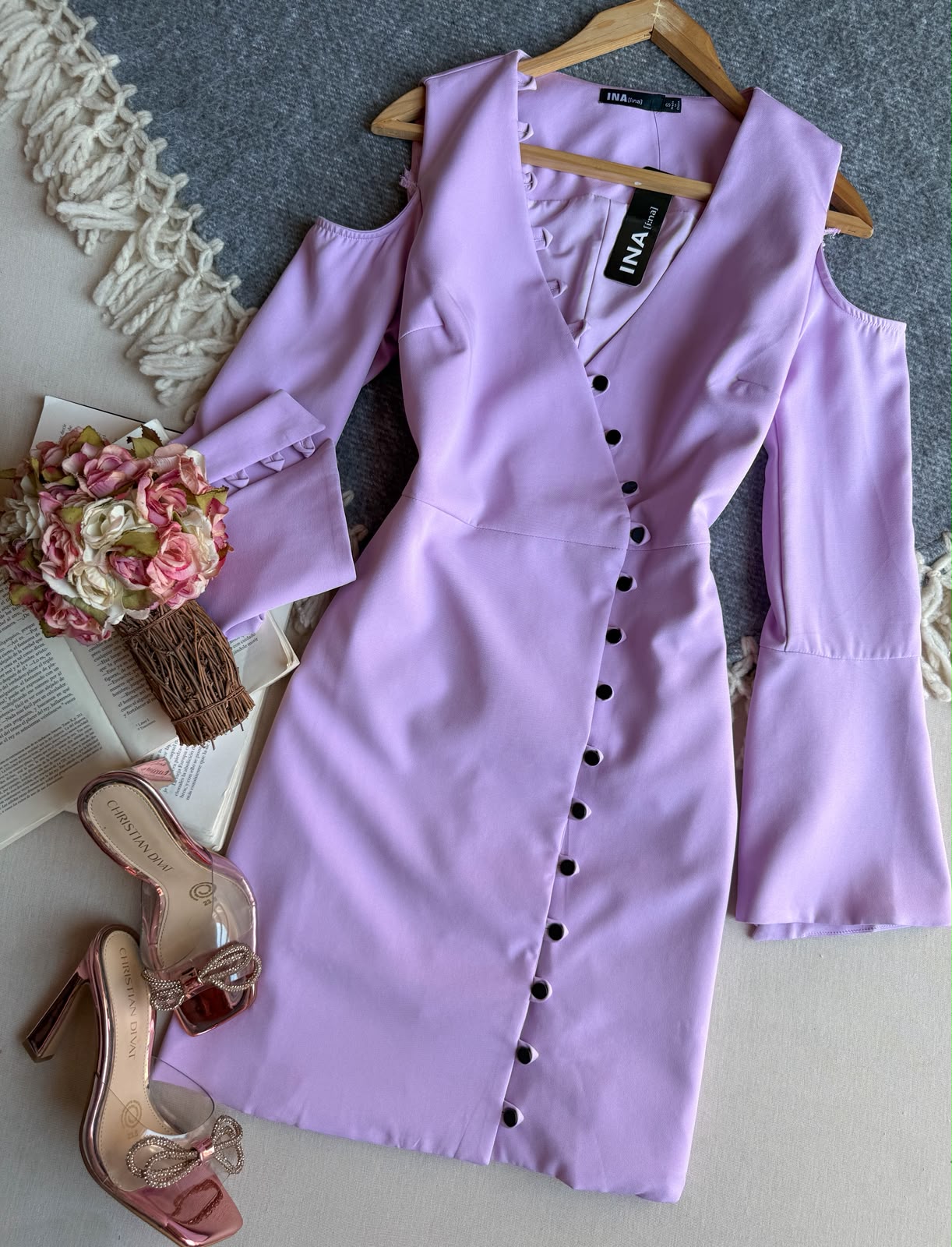 Vestido Lila INA Corto Manga Larga Hombros Descubiertos Con Botones