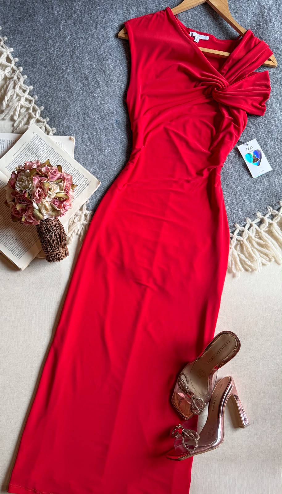Vestido Rojo Iris Largo Manga Corta Con Abertura En Una Tipo Amarre