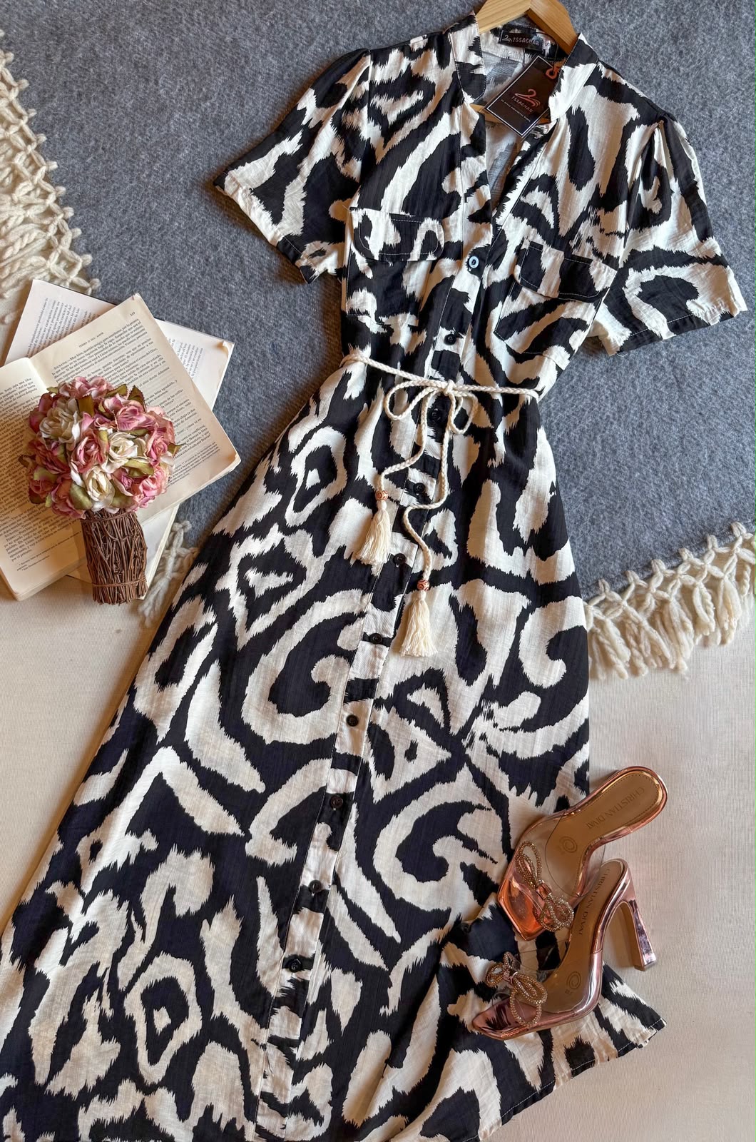 Vestido Beige ZISSACHAR Largo Manga Corta Con Manchas Negras