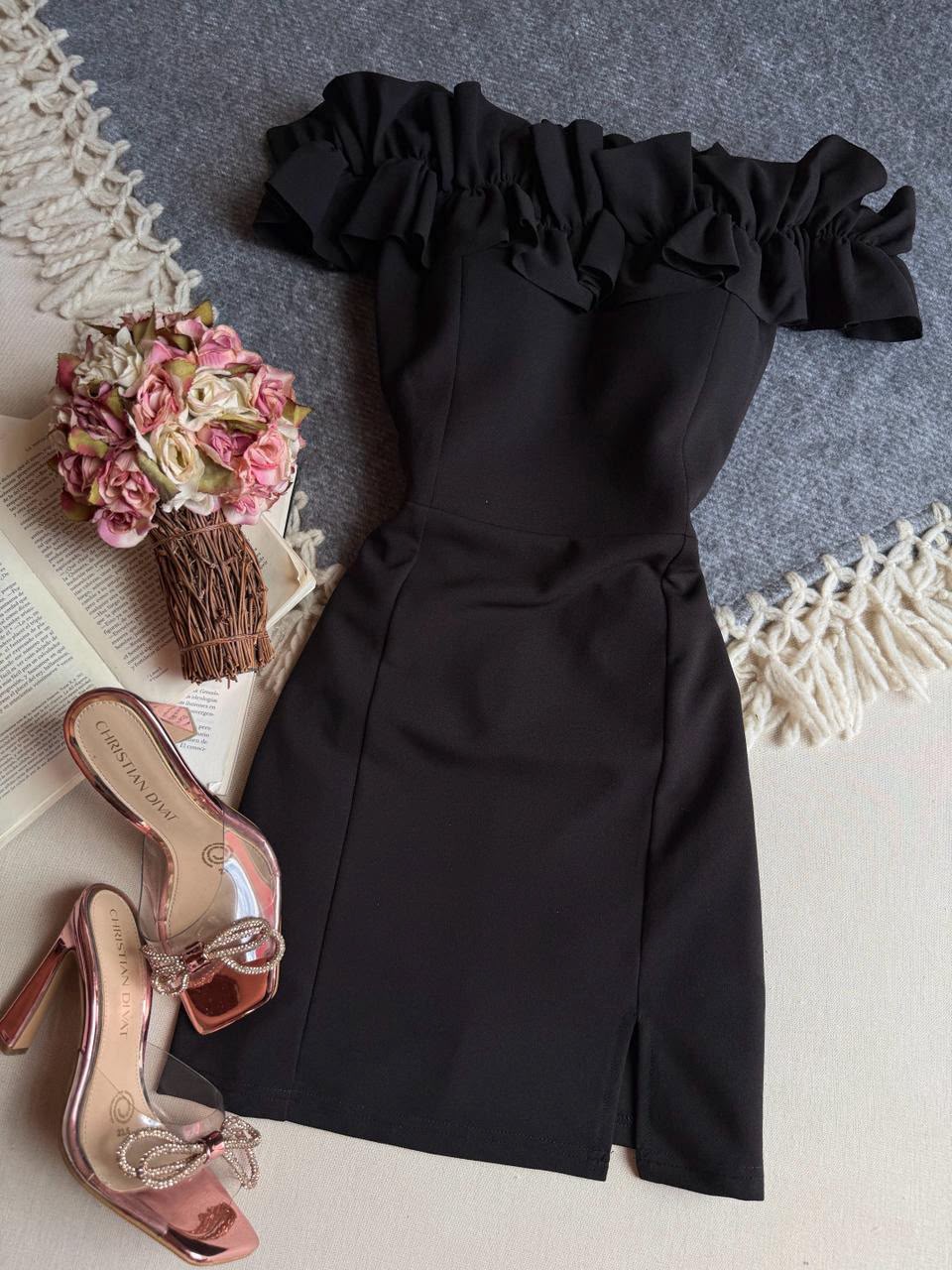 Vestido Negro LFD Corto Campesino Corrugado Con Abertura En Pierna