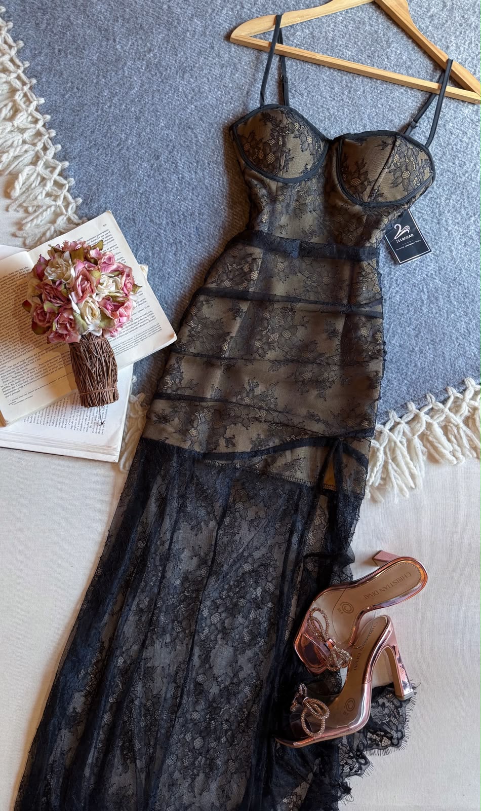 Vestido Negro ZISSACHAR Largo Tirantes Con Copas De Encaje Y Fondo Nude