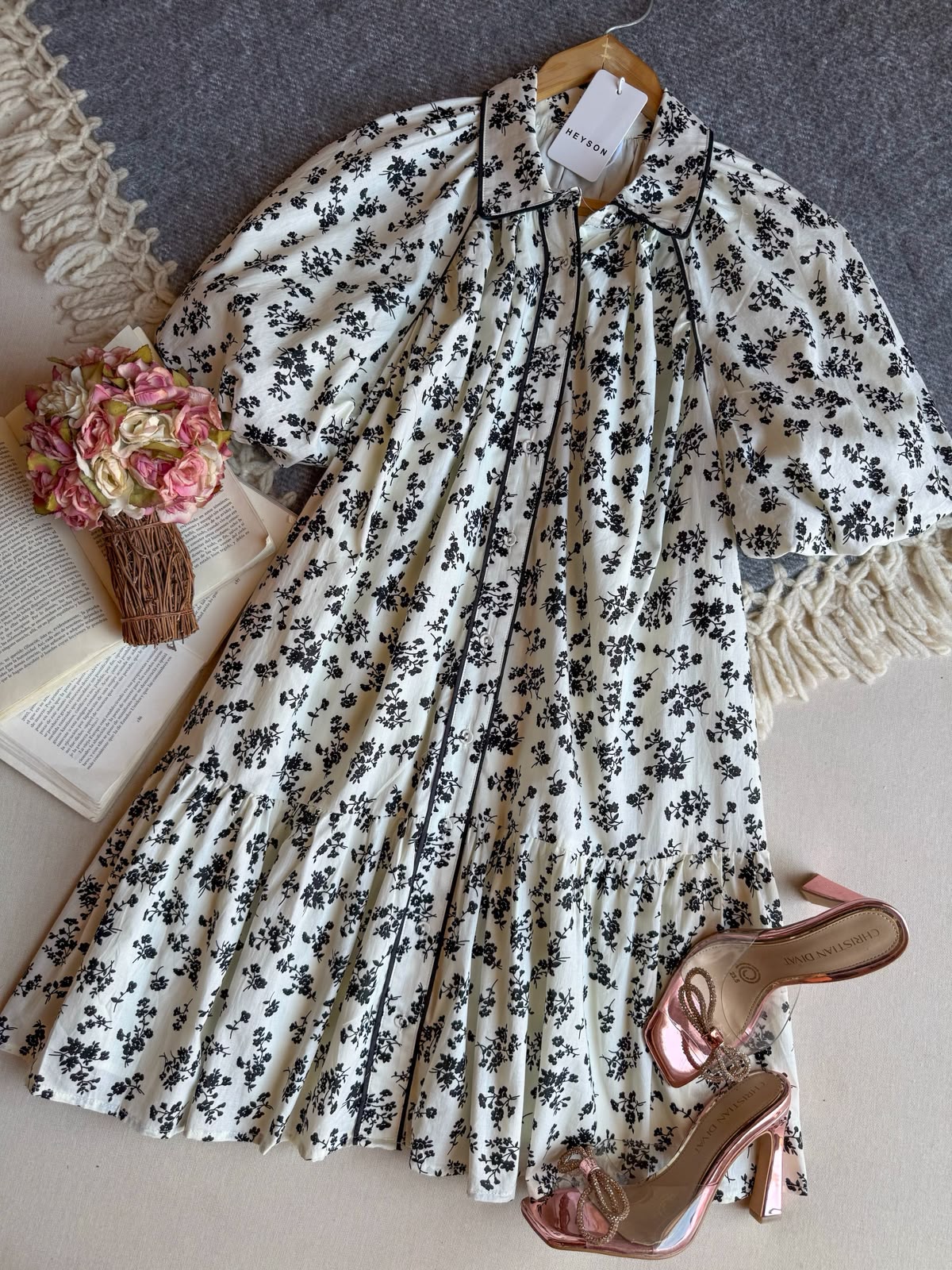 Vestido Blanco Heyson Corto Manga Corta Con Florecitas Negras Tipo Batita