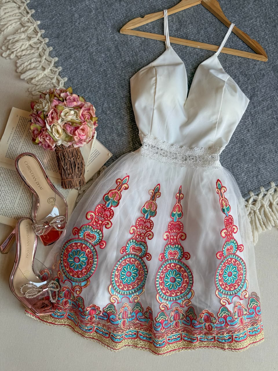 Vestido Blanco Luxmi Corto Tirantes Con Bordado Y De Tulle