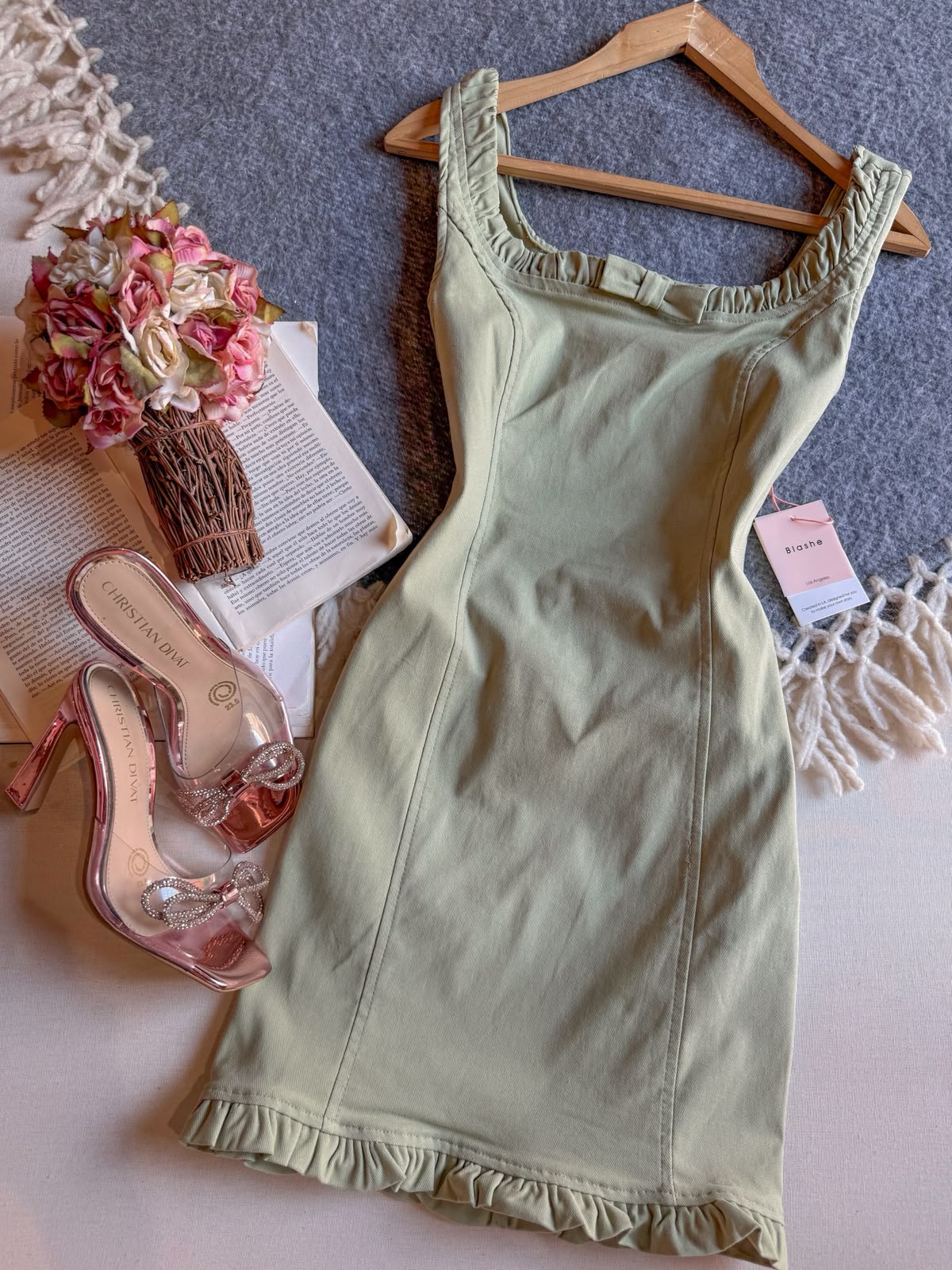 Vestido Verde Blashe Corto Tirantes Corrugados Con Moñito En Cuello