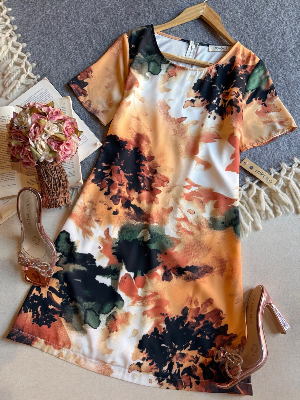 Vestido Amarillo Rokoko Corto Manga Corta Tipo Batita Con Manchas Negras