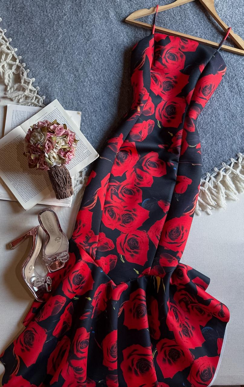 Vestido Negro INA Midi Tirantes Rosas Rojas 