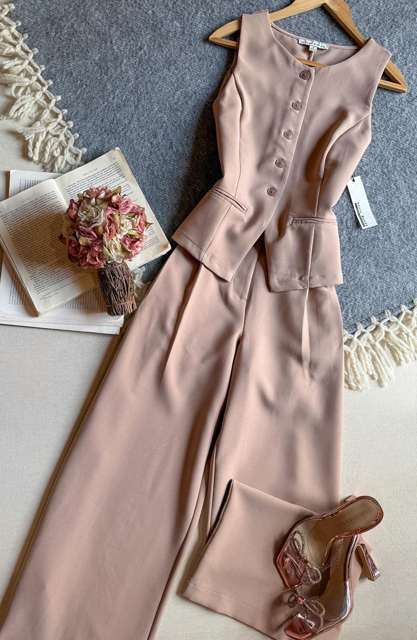 Conjunto Pantalon Beige Haute Monde Largo Sin Manga 