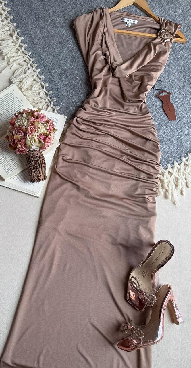 Vestido Cafe Haute Monde Midi Sin Manga Corrugado Cuello Amaca Detalle Metalico en Hombro 