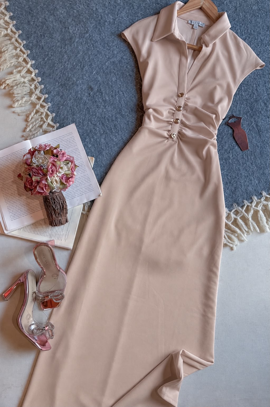 Vestido Beige Nude Haute Monde Largo Manga Corta Con Cuello De Camisa