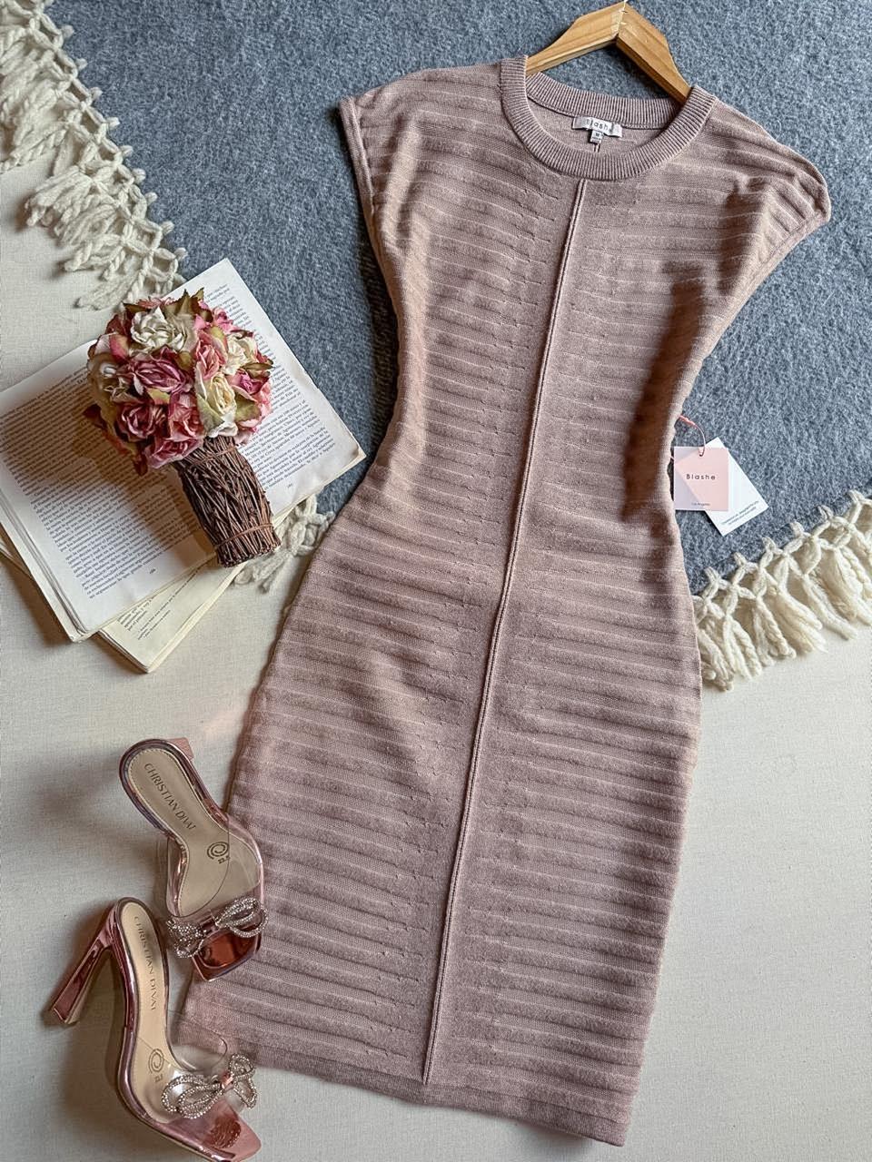 Vestido Beige Nude Blashe Corto sin Sin Manga Lineas Semi Transparentes
