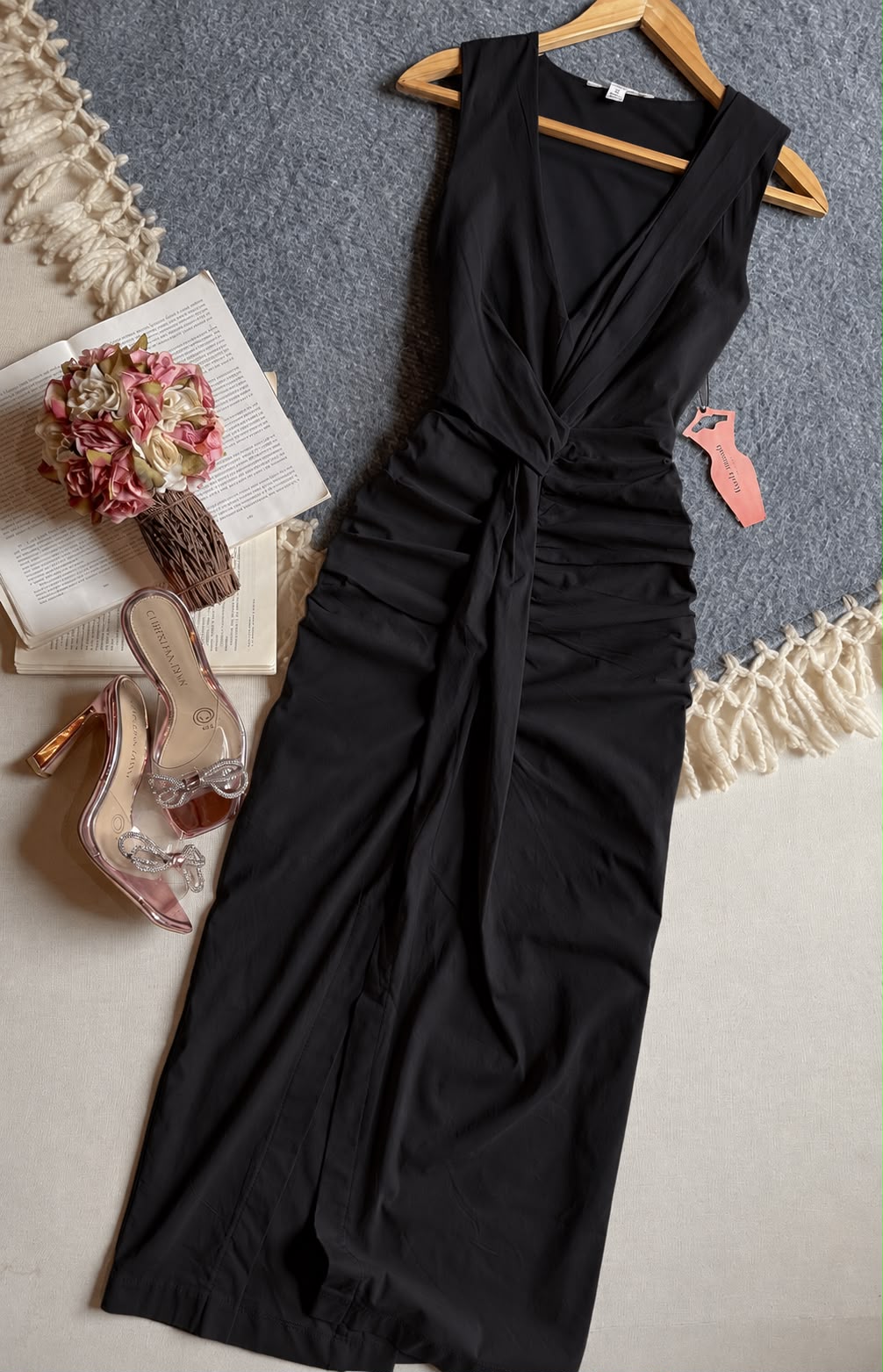Vestido Negro Haute Monde Largo Sin Manga  Escote V Con Nudo CH
