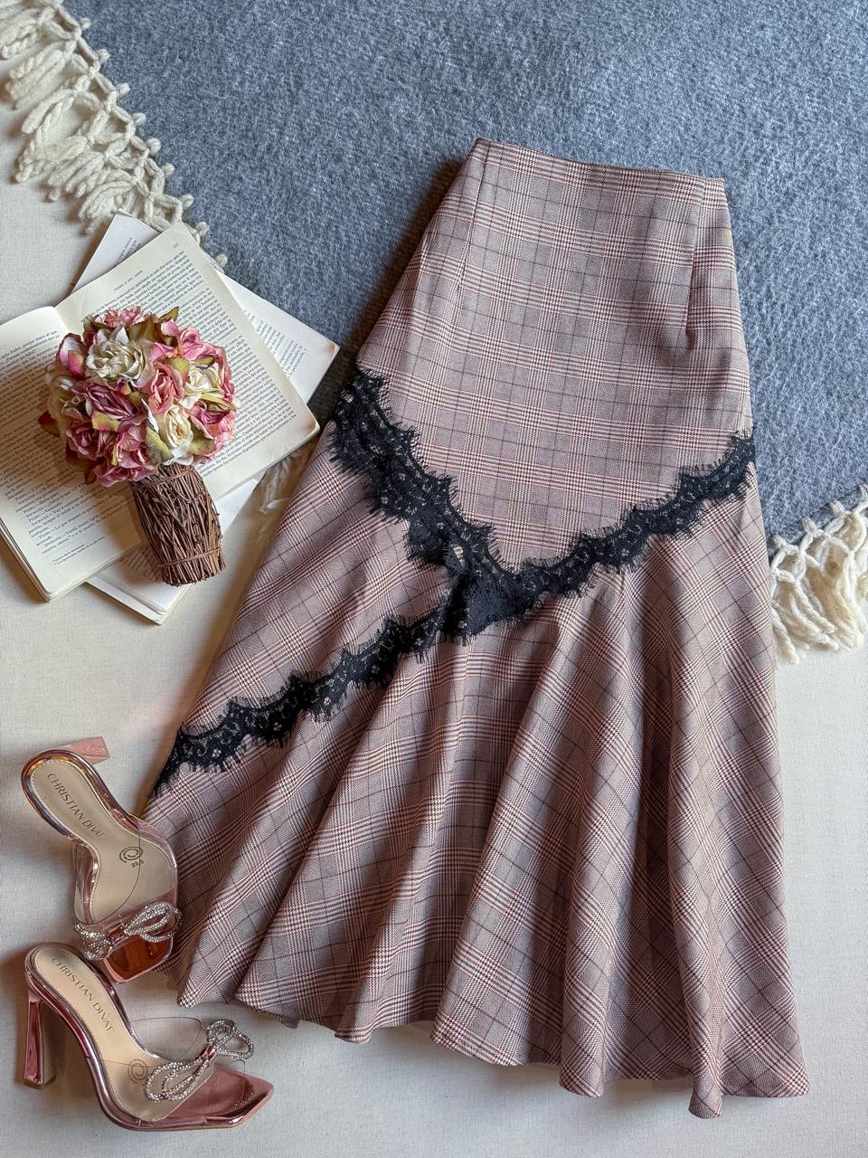 Falda Gris INA Midi Con Lineas Y Encajito