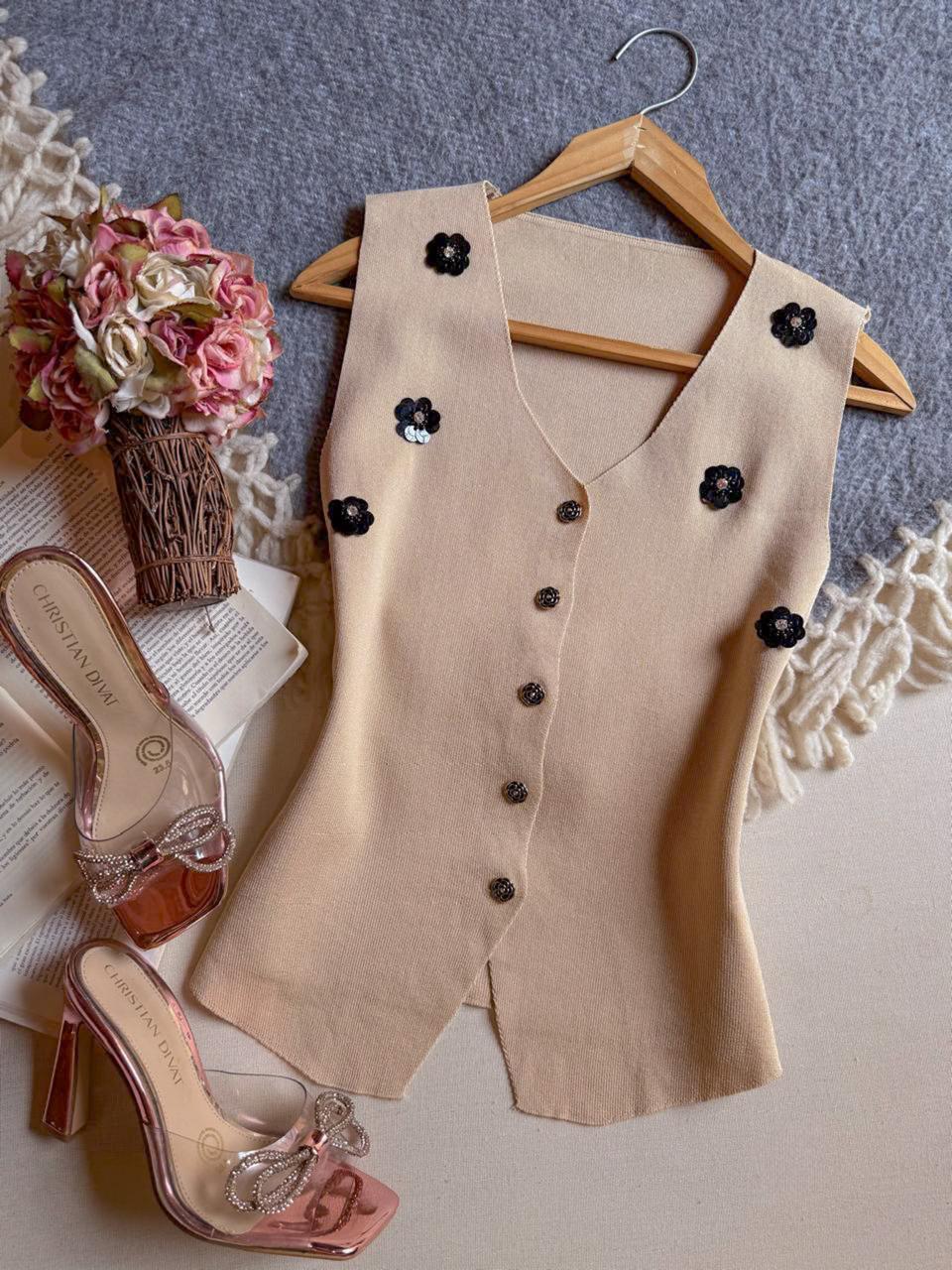 Blusa Beige Importación Premium Largo Sin Manga De Botones Con Florecitas