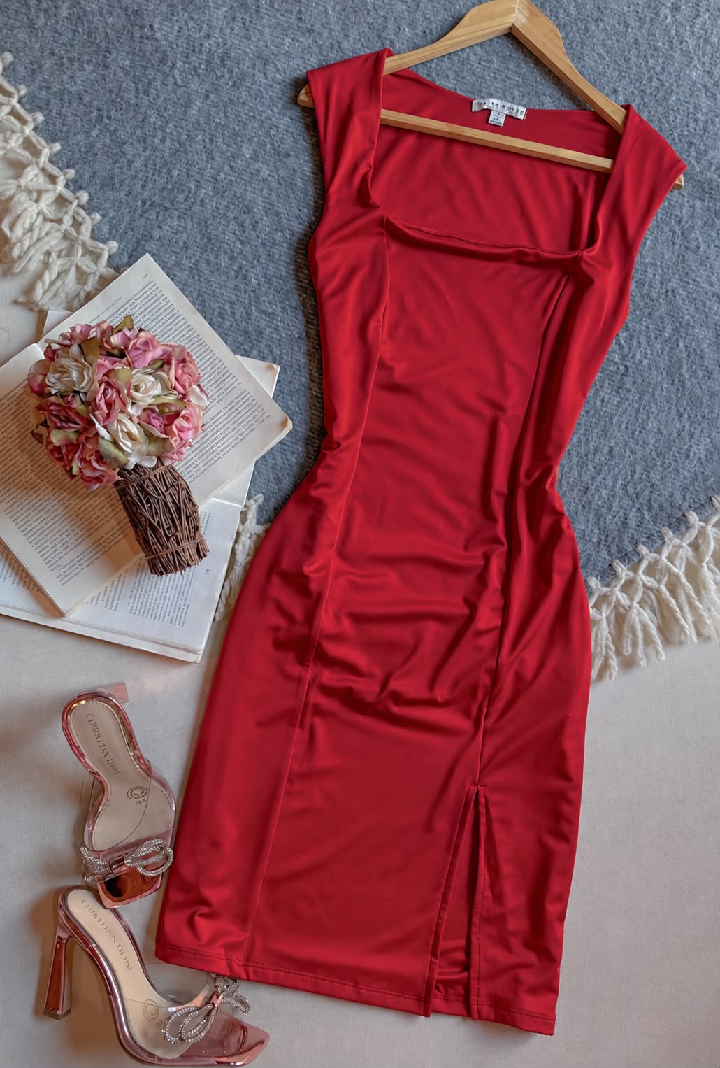 Vestido Rojo Haute Monde Corto Manga Corta Con Abertura En Pierna