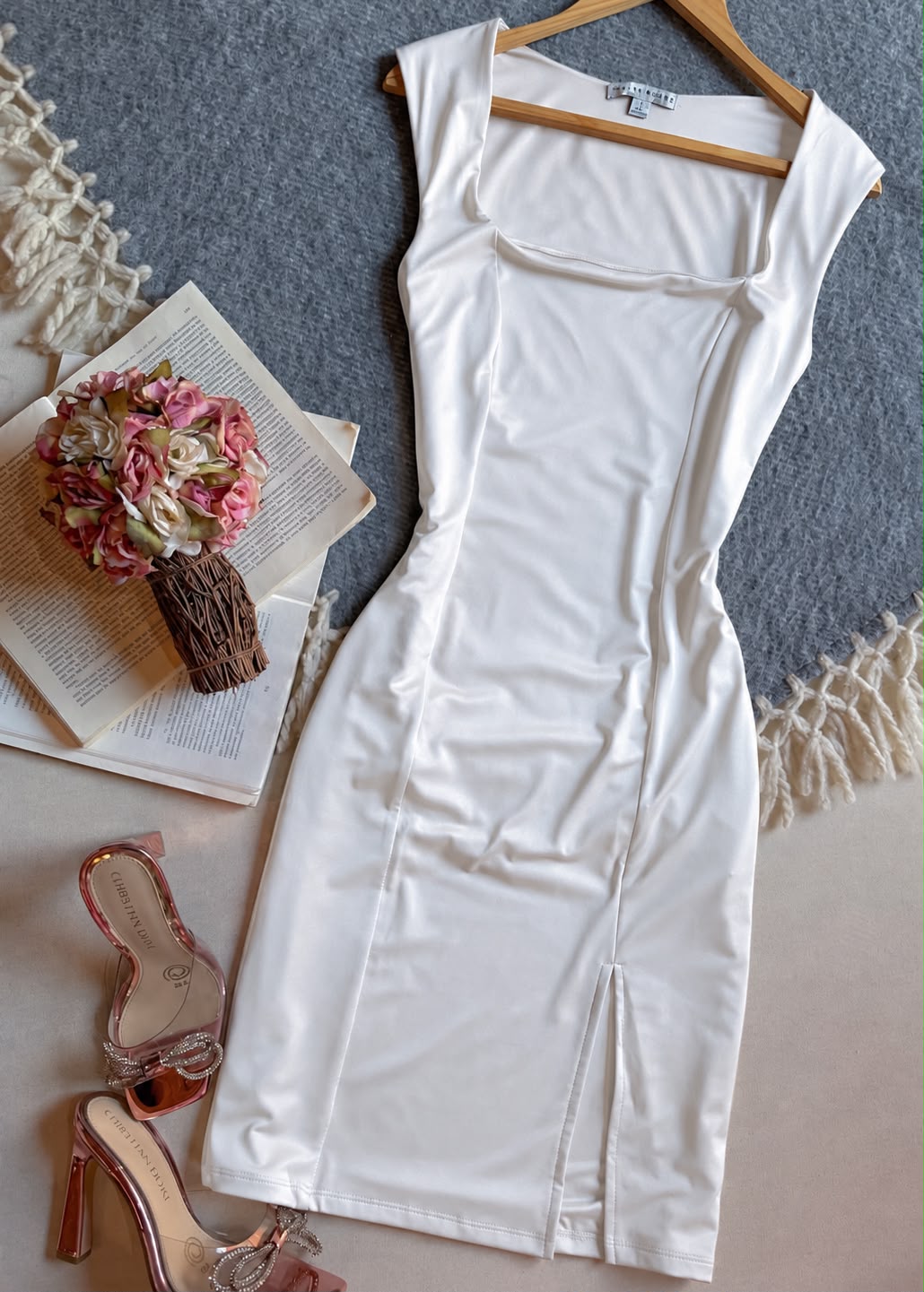 Vestido Blanco Haute Monde Corto Manga Corta Con Abertura En Pierna
