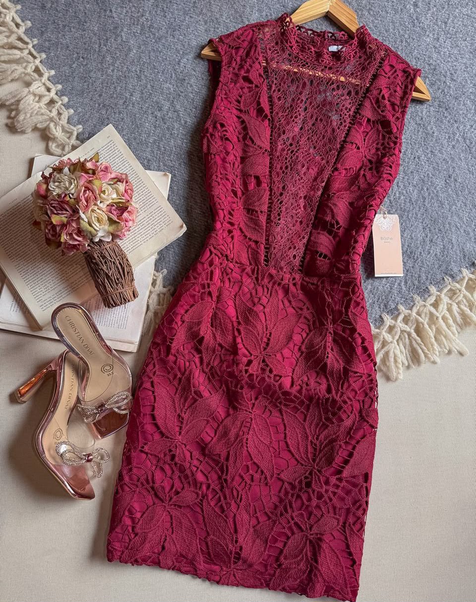 Vestido Tinto Blashe Corto Sin Manga Todo De Encaje