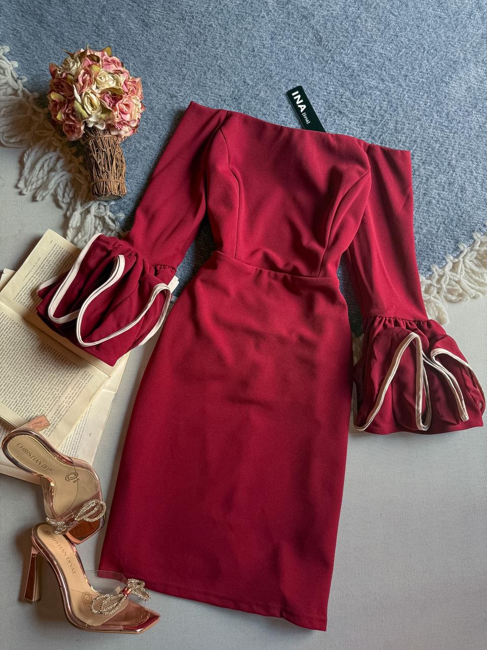 Vestido Rojo oscuro INA Corto Manga Larga Campesino Con Olanea en Manga