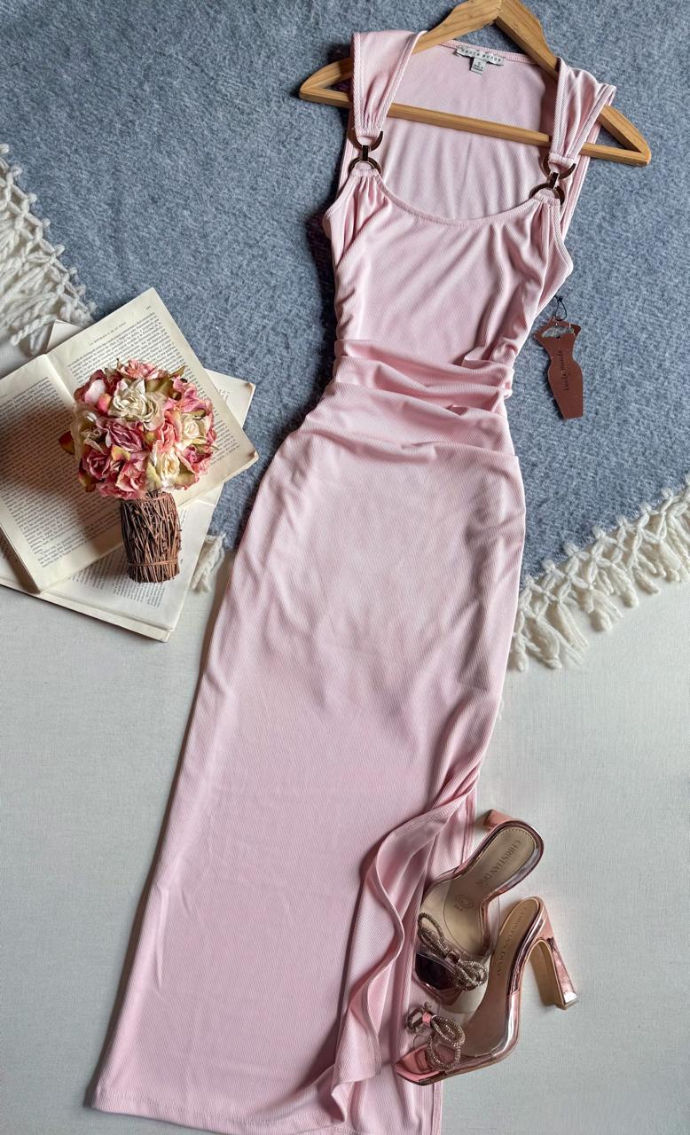 Vestido Rosa Haute Monde Midi Sin Manga Detalle Metalico En Hombros