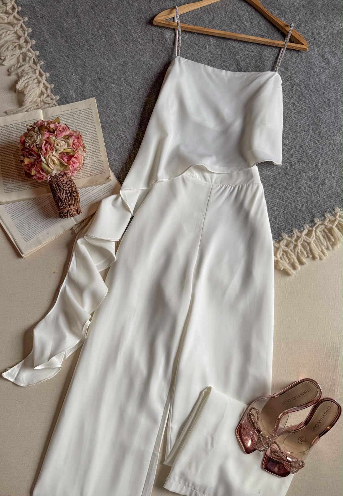 Conjunto Pantalon Blanco Chicways Largo Tirantes Con Aplicaciones Y Crop Asimetrico