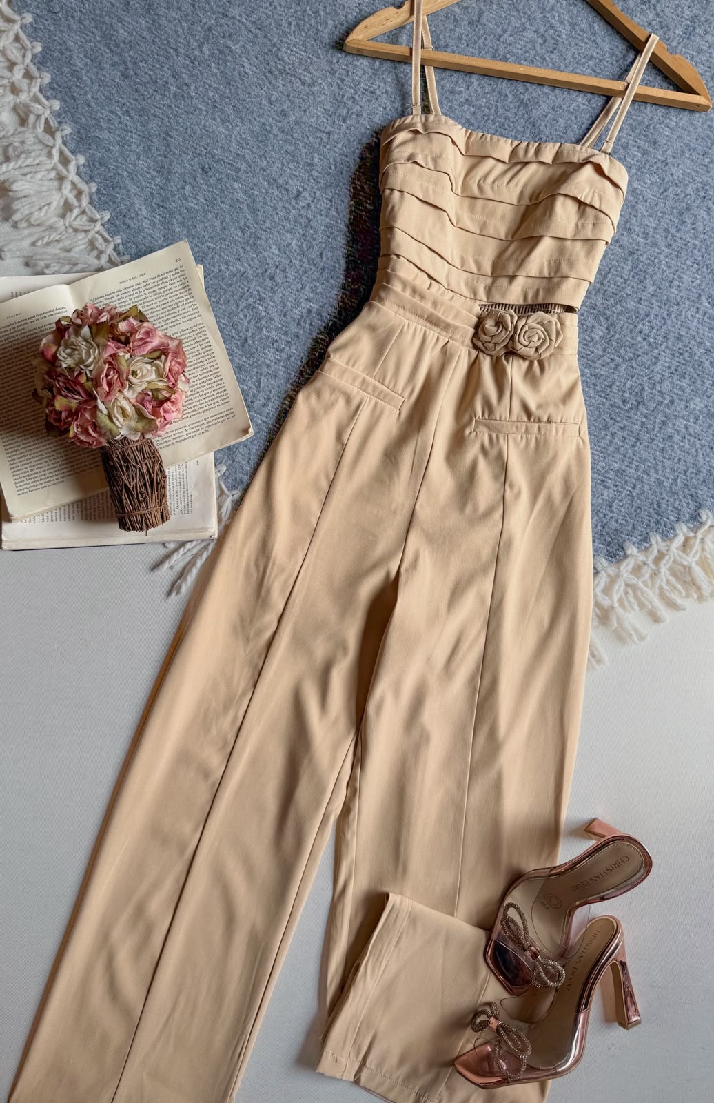Palazzo Beige Chicways Largo Tirantes Con Flor 3D En Cintura