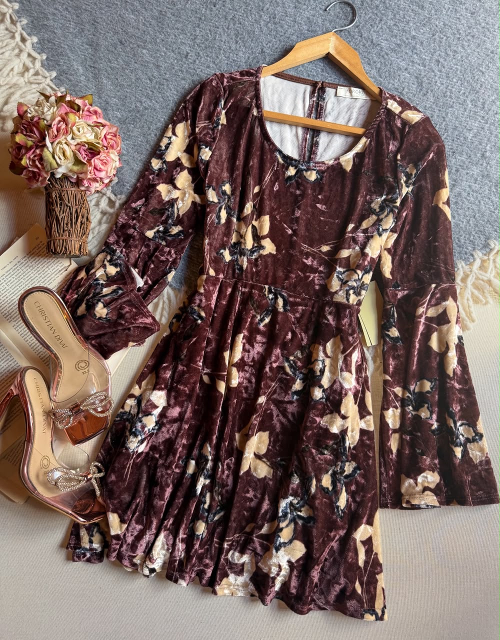 Vestido Cafe Rokoko Corto Manga Larga Estampado Flores Beiges 
