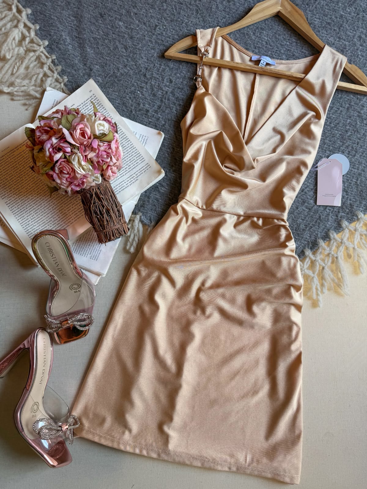 Vestido Dorado Blashe Corto Sin Manga 
